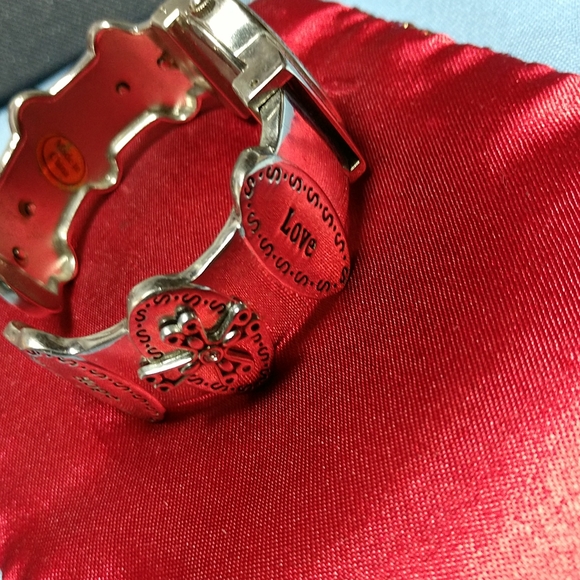 Vintage Cuff Bezel Quartz Silver Watch Oval Face With Faith Hope Love on Band - Picture 15 of 15